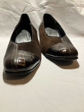 Dorndorf Mixed-Texture Leather & Suede Comfort Pumps (Style #562056).
